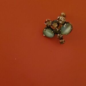 Elegant Gold and Green Women's Jewelry Piece